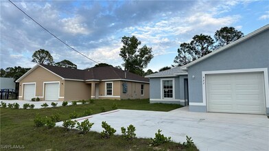 525-527 NE 25th Ave in Cape Coral, FL - Building Photo - Building Photo