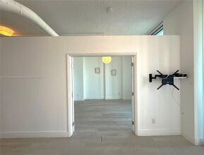 3029 NE 188th St, Unit 823 in Aventura, FL - Building Photo - Building Photo