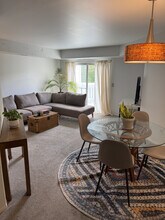 2205 S Huron Pky, Unit 4 in Ann Arbor, MI - Foto de edificio - Building Photo