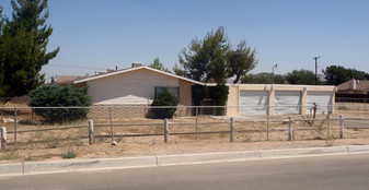 21322 Powhattan Rd in Apple Valley, CA - Building Photo