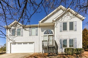 6815 Wood Gate Way in Douglasville, GA - Building Photo