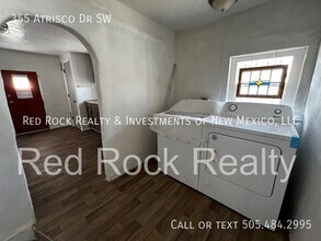 355 Atrisco Dr SW in Albuquerque, NM - Building Photo - Building Photo