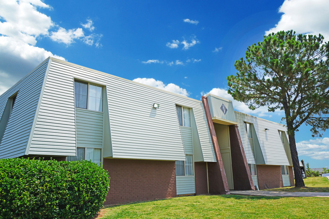 Cypress Point Apartments in Shawnee, OK - Foto de edificio