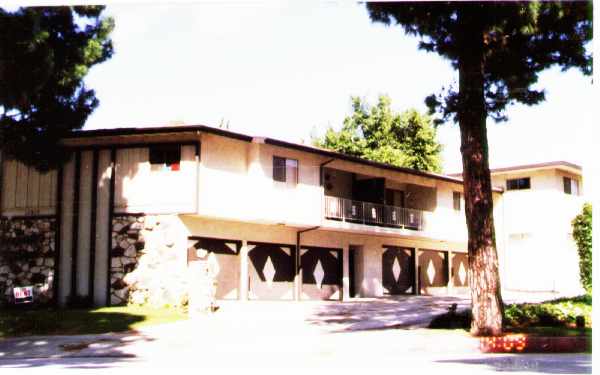 11811-11817 Beverly Blvd in Whittier, CA - Building Photo