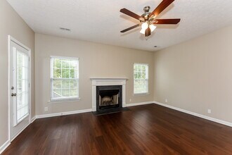 7245 Legacy Dr in Nashville, TN - Foto de edificio - Building Photo