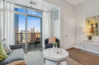 230 W Division St in Chicago, IL - Building Photo - Building Photo