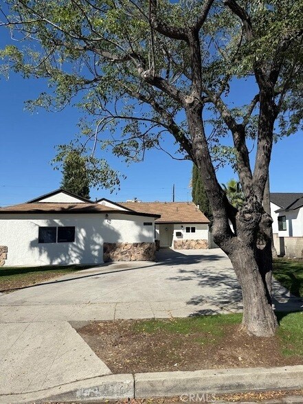9762 Stanwin Ave in Los Angeles, CA - Building Photo