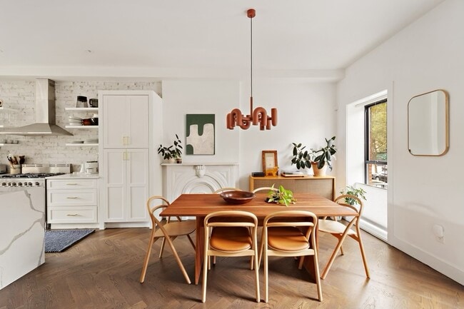 436 Pulaski St, Unit 1 in Brooklyn, NY - Foto de edificio - Building Photo