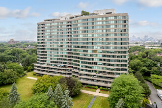 60 Berlioz Rue in Montréal, QC - Building Photo - Building Photo