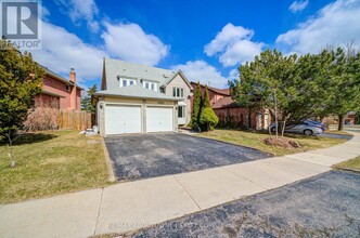 1421 Prince John Cir in Oakville, ON - Building Photo - Building Photo