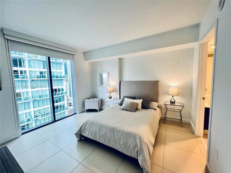 31 SE 6th St in Miami, FL - Building Photo
