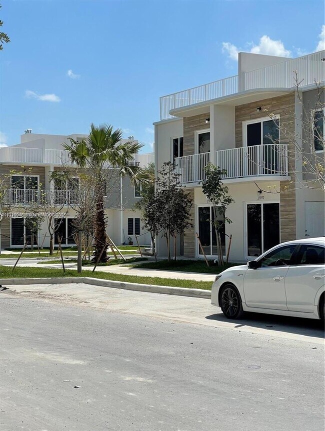 25842 SW 144th Ave in Princeton, FL - Foto de edificio - Building Photo