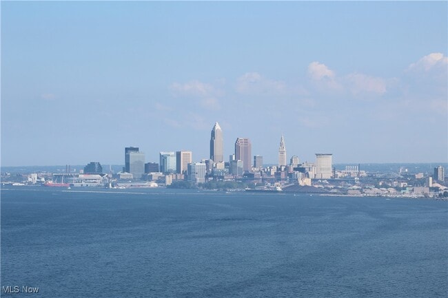 12900 Lake Ave in Lakewood, OH - Foto de edificio - Building Photo