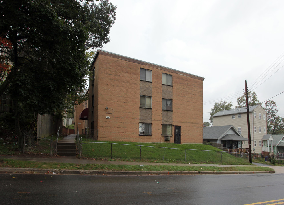 608 44th St NE in Washington, DC - Building Photo