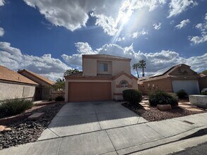 270 Spring Hills Ln in Henderson, NV - Building Photo - Building Photo