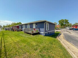 1005 W Ash St in Columbia, MO - Building Photo