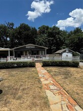 1813 Clover Ln in Fort Worth, TX - Foto de edificio - Building Photo