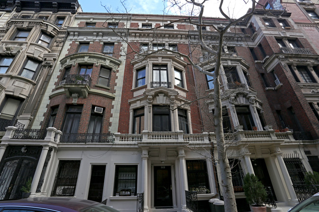 305 W 105th St in New York, NY - Foto de edificio - Building Photo