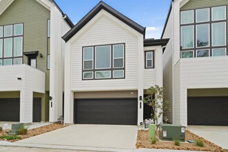 1210 Highland Square Ln in Houston, TX - Building Photo - Building Photo