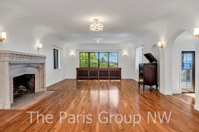 1805 NW Blue Ridge Dr in Seattle, WA - Building Photo - Building Photo