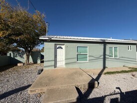 1080 Davis Ave in Las Cruces, NM - Building Photo