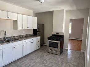 14 Quigley Ave, Unit 16 in North Chelmsford, MA - Building Photo - Building Photo