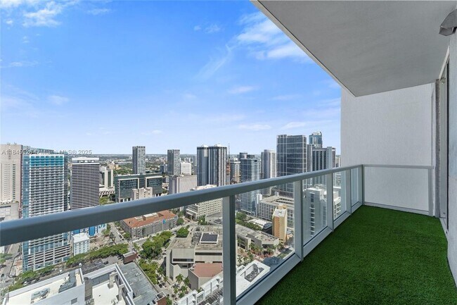 253 NE 2nd St in Miami, FL - Building Photo - Building Photo