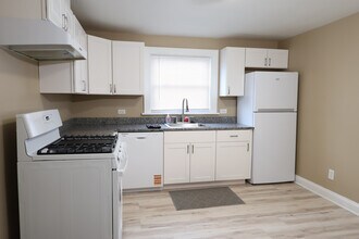 1617 Jackson St, Unit 2 in North Chicago, IL - Building Photo - Building Photo