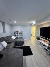 39 Arlington Ave, Unit #1 in Revere, MA - Foto de edificio - Building Photo