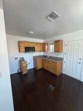10929 Buford Ave, Unit 10927 B in Inglewood, CA - Building Photo - Building Photo