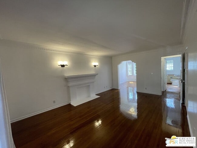 927 Alandele Ave in Los Angeles, CA - Building Photo - Building Photo