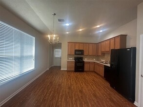 13126 Royal Bell Ct, Unit 2-2214 in Houston, TX - Foto de edificio - Building Photo