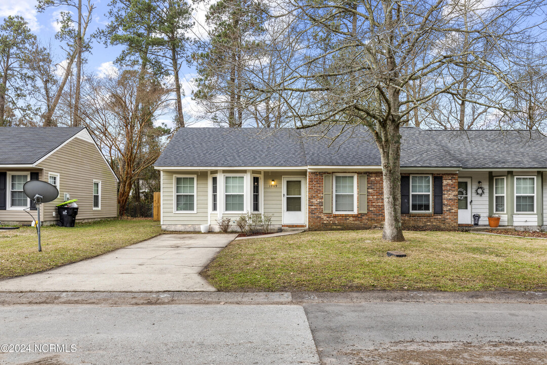 1949 Rolling Ridge Dr in Jacksonville, NC - Building Photo