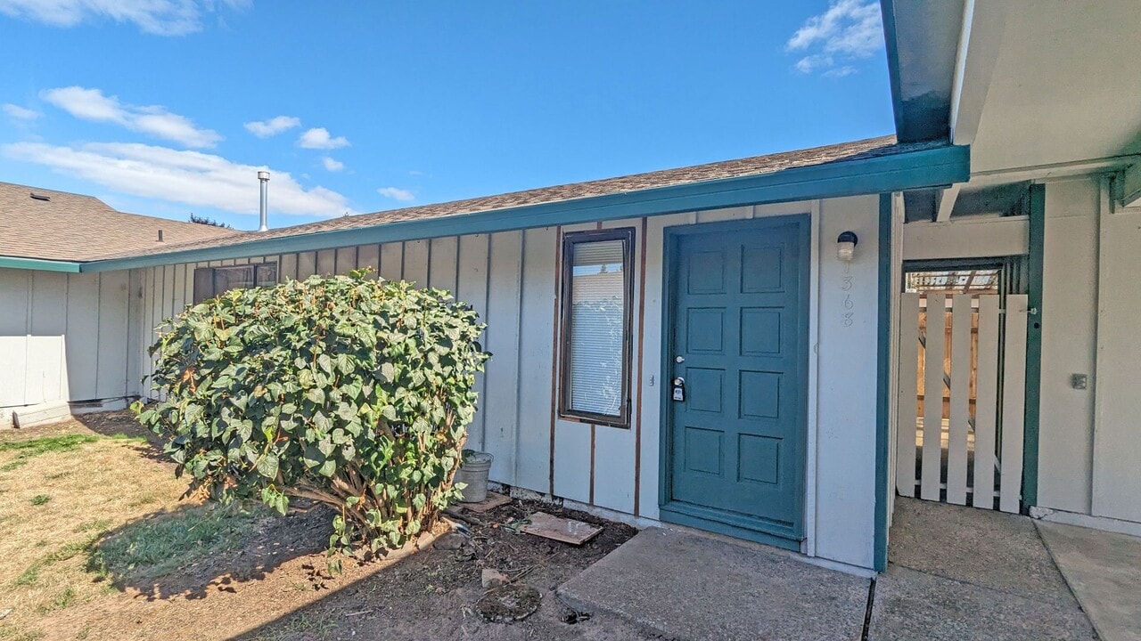 1368 S Ivy St in Cornelius, OR - Building Photo