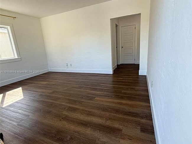 2770 SW 34th Ct in Miami, FL - Building Photo - Building Photo