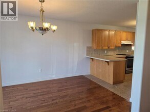 4900 Cameron Ave in Lincoln, ON - Building Photo - Building Photo