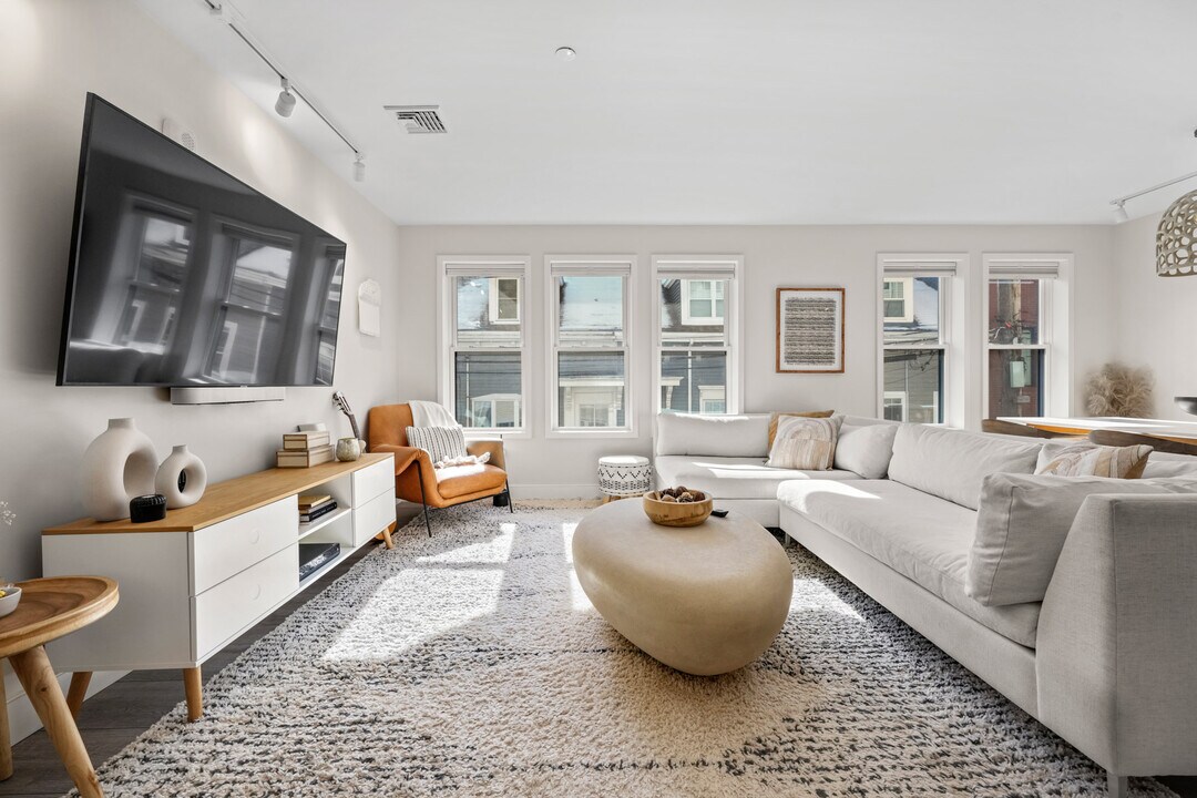 16 Haynes St, Unit 102 in Boston, MA - Building Photo