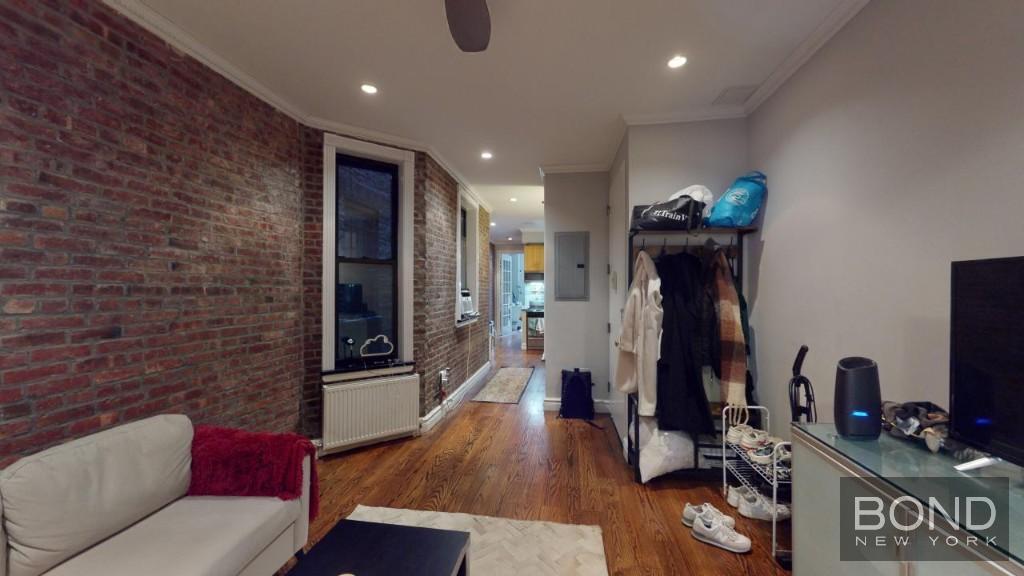 450 W 50th St in New York, NY - Building Photo