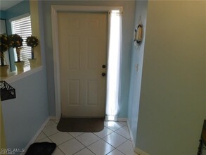 4920 Deerfield Way in Naples, FL - Foto de edificio - Building Photo