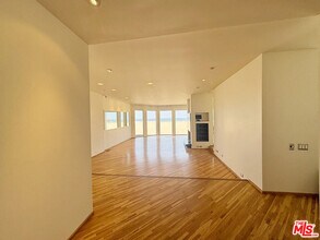 3505 Ocean Front Walk in Marina Del Rey, CA - Building Photo - Building Photo