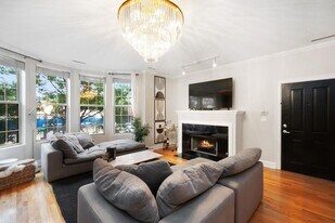 1801 W Addison St in Chicago, IL - Building Photo