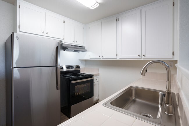 Parc West in Milpitas, CA - Building Photo - Interior Photo