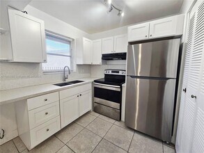 2840 Taylor St in Hollywood, FL - Building Photo - Building Photo