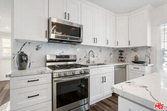 5542 Harold Way in Los Angeles, CA - Building Photo - Building Photo