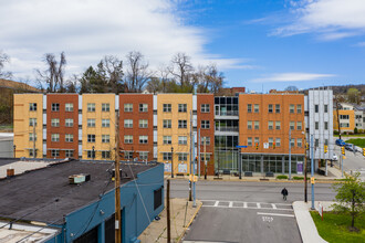 The Avenue Apartments in Braddock, PA - Foto de edificio - Building Photo