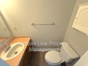 6327 Windsor Gate Ln in Charlotte, NC - Building Photo - Building Photo