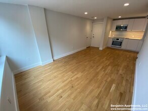 334 Harvard St, Unit E3 in Cambridge, MA - Foto de edificio - Building Photo