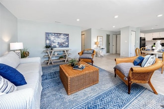 5231 Beach Dr SE, Unit B in St. Petersburg, FL - Foto de edificio - Building Photo