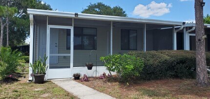 560 7th Pl in Vero Beach, FL - Building Photo - Building Photo