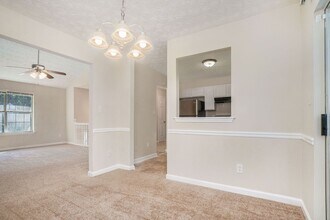 866 Hedge Garden Ct in Stone Mountain, GA - Building Photo - Building Photo